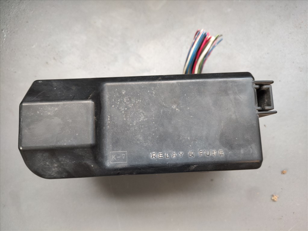 Daihatsu Terios (2nd gen) 1.5 4WD motortéri biztosítéktábla  82661b4091 2. kép