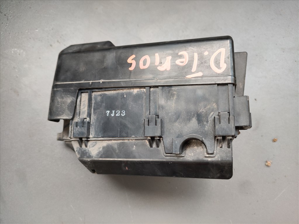 Daihatsu Terios (2nd gen) 1.5 4WD motortéri biztosítéktábla  82661b4091 3. kép