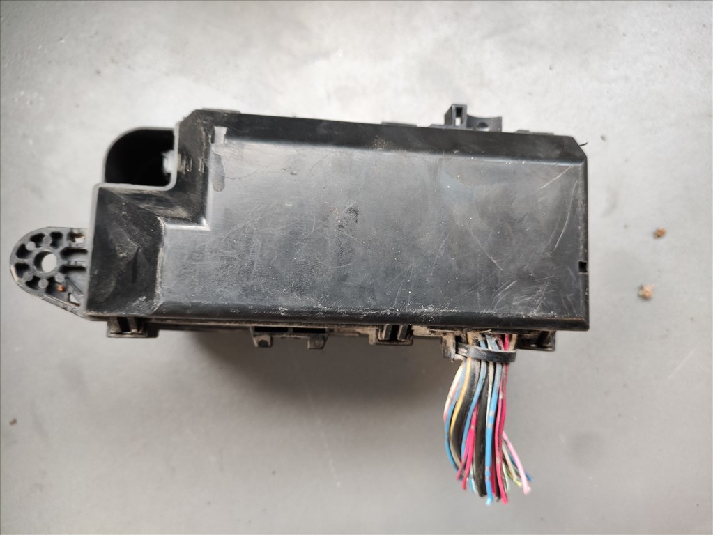 Daihatsu Terios (2nd gen) 1.5 4WD motortéri biztosítéktábla  82661b4091 4. kép