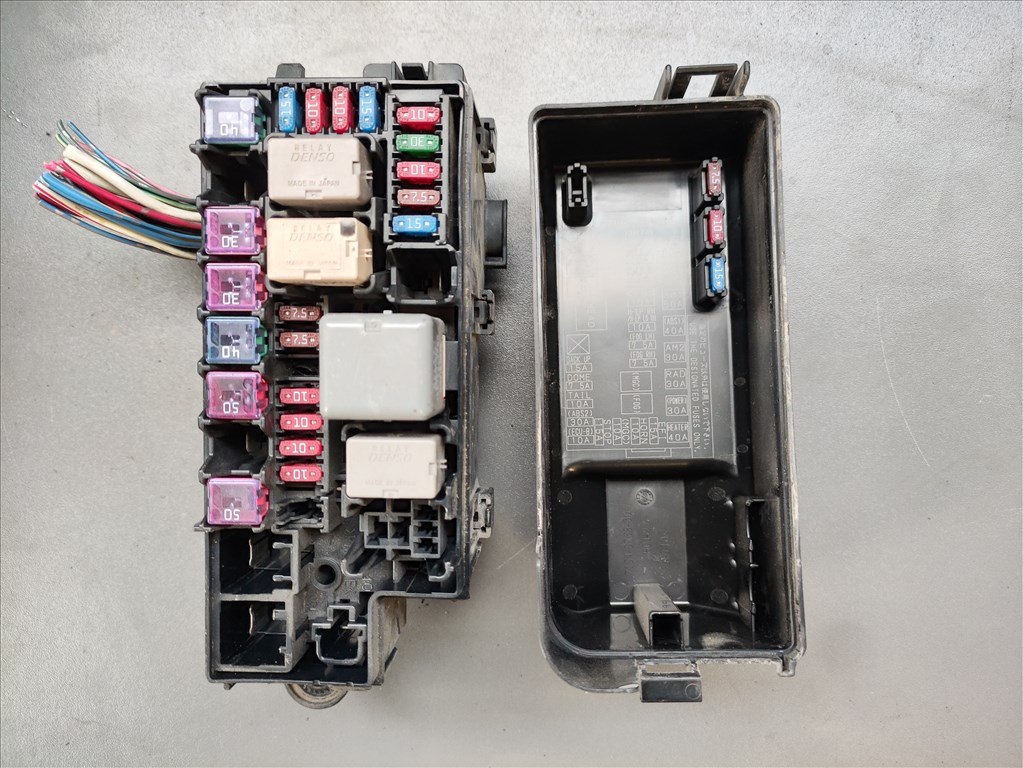 Daihatsu Terios (2nd gen) 1.5 4WD motortéri biztosítéktábla  82661b4091 5. kép