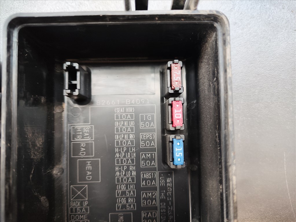 Daihatsu Terios (2nd gen) 1.5 4WD motortéri biztosítéktábla  82661b4091 6. kép