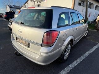 OPEL ASTRA H Kombi Jobb első Dobbetét (Kerékjárati, Műanyag) 5. kép