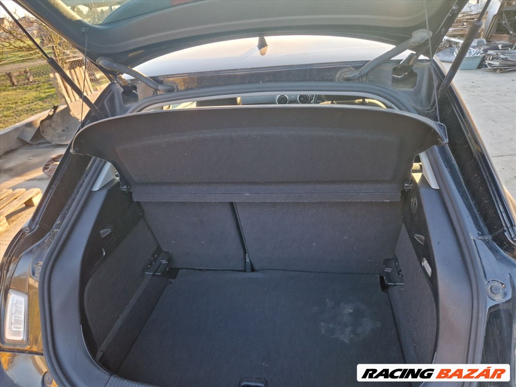 Audi A1 (8X) bontott alkatrészei 3. kép