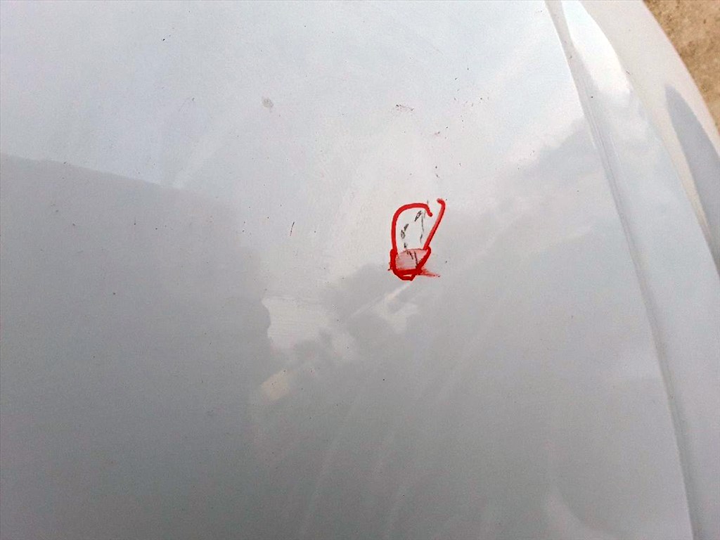 Volvo XC60 2017- motorháztető. Sérülések fotózva 4. kép