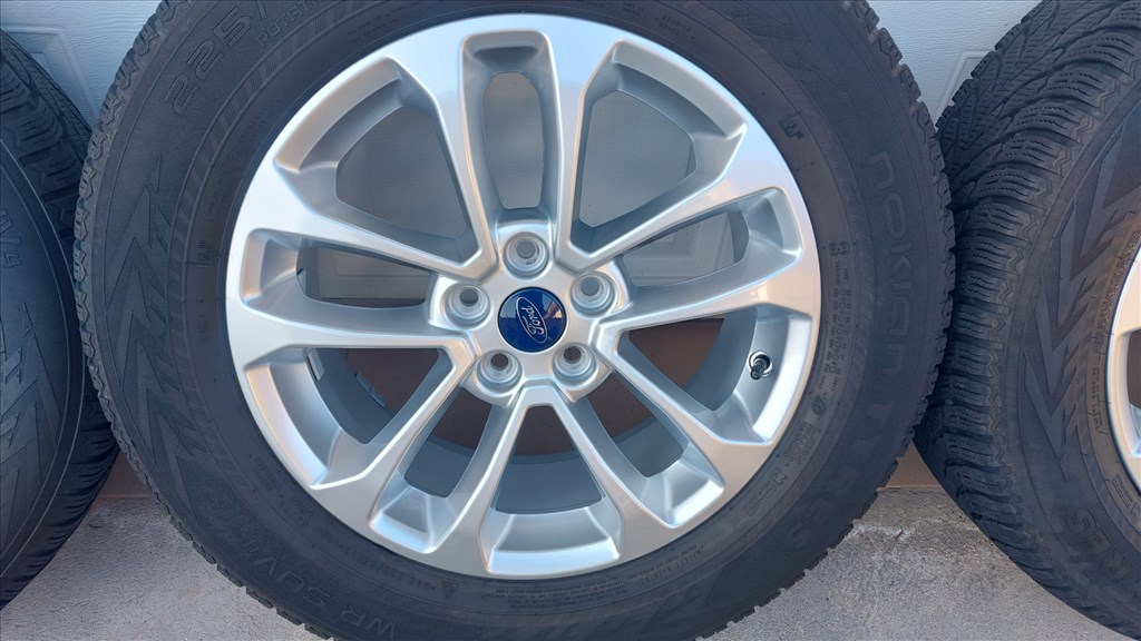 Gyári, Ford Kuga 17"  alufelni , téli gumi,szenzor 3. kép