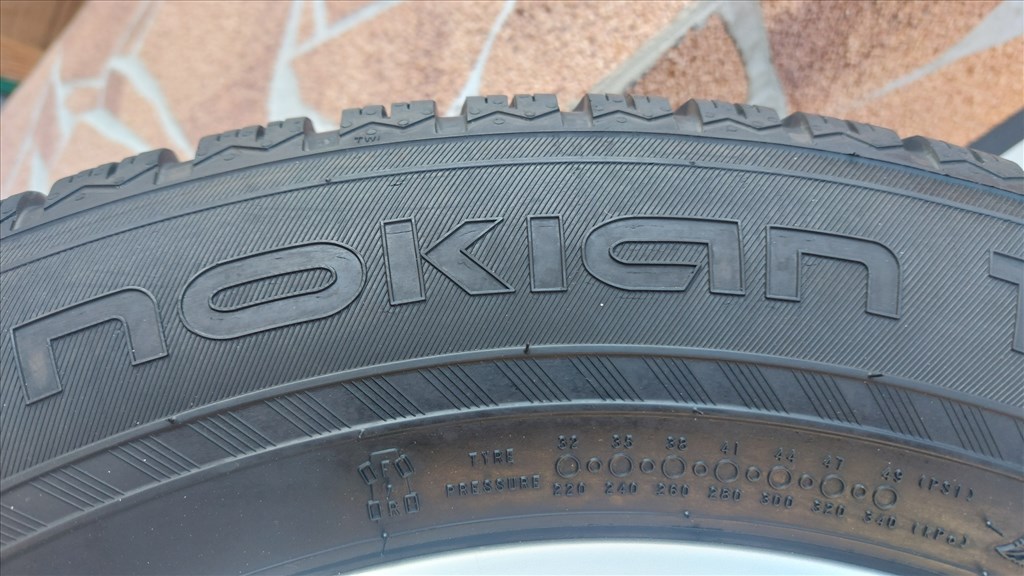 Gyári, Ford Kuga 17"  alufelni , téli gumi,szenzor 9. kép