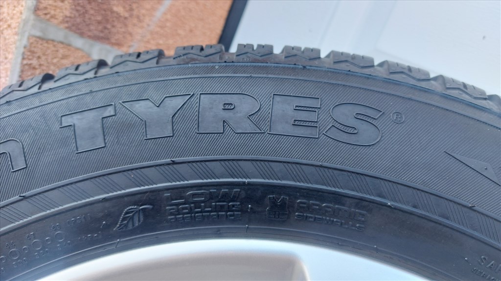 Gyári, Ford Kuga 17"  alufelni , téli gumi,szenzor 10. kép