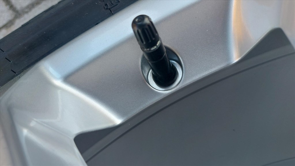 Gyári, Ford Kuga 17"  alufelni , téli gumi,szenzor 16. kép