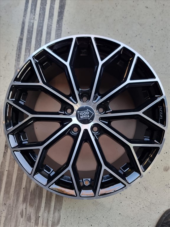  5x114.3 lyukosztású 8JJ 18" új alufelni 1. kép