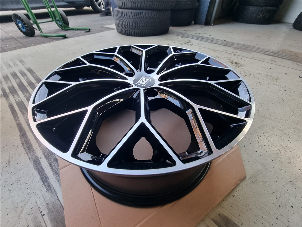  5x114.3 lyukosztású 8JJ 18" új alufelni 2. kép