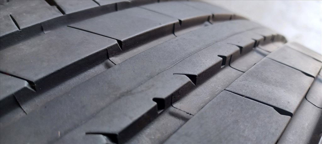 Újszerű Bridgestone Turanza T005 215/55 R18 nyári gumik 90e./4db 2. kép