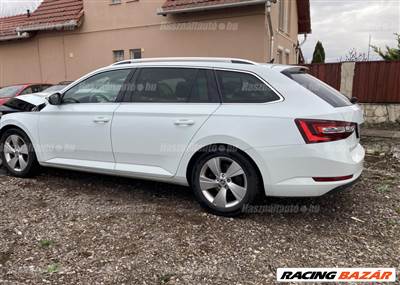Skoda Superb III ajtó  3v0831056b 3v9833052