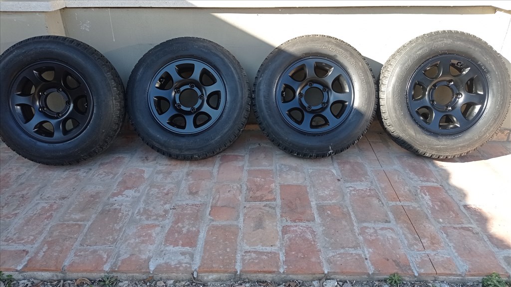 SUZUKI SAMURAI 15" ALUFELNI 5X139,7 NÈGYÈVSZAKOS 195/80R15 GUMIVAL OLCSÓN!!  1. kép