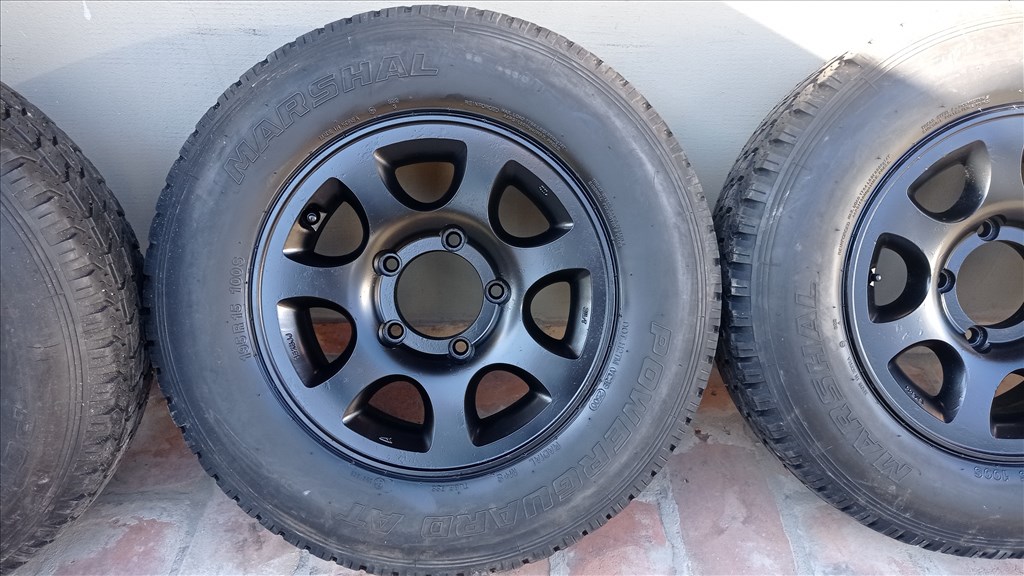 SUZUKI SAMURAI 15" ALUFELNI 5X139,7 NÈGYÈVSZAKOS 195/80R15 GUMIVAL OLCSÓN!!  4. kép