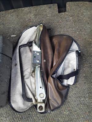 Peugeot 206 CC Szerszámkészlet Defektjavító