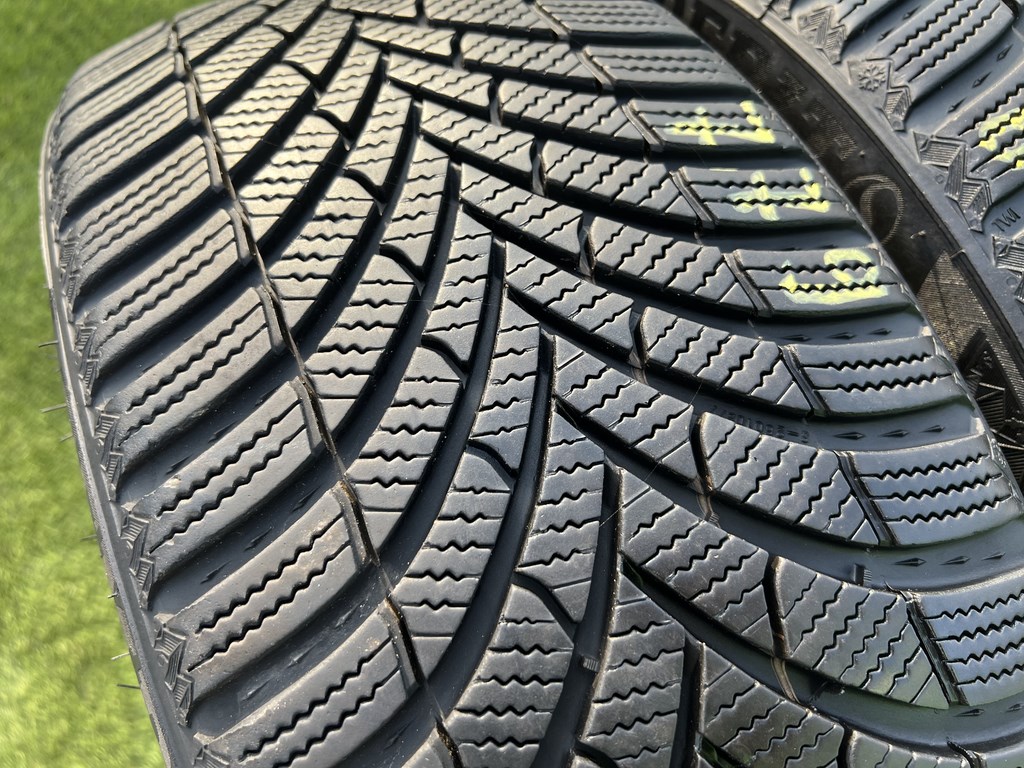 205/45 R17 Semperit Speed-Grip 5 téli gumi 7mm 2. kép