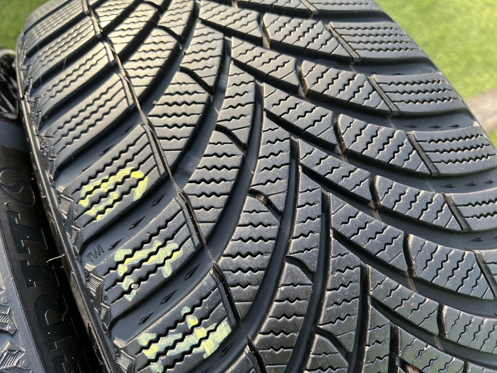 205/45 R17 Semperit Speed-Grip 5 téli gumi 7mm 3. kép