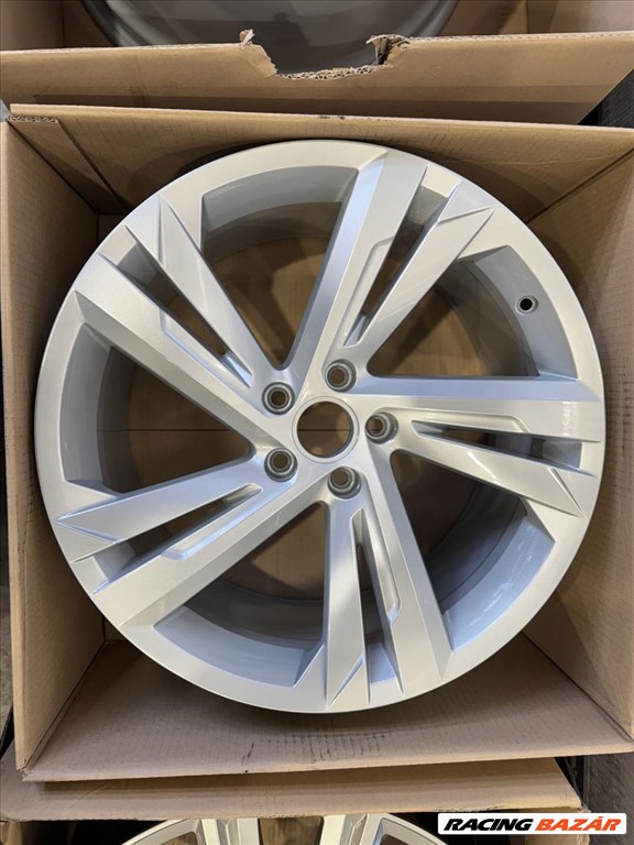R19 Original volkswagen 8.5J ET38 - 5NN 601 025T 5NN601025T 2db felni 1. kép