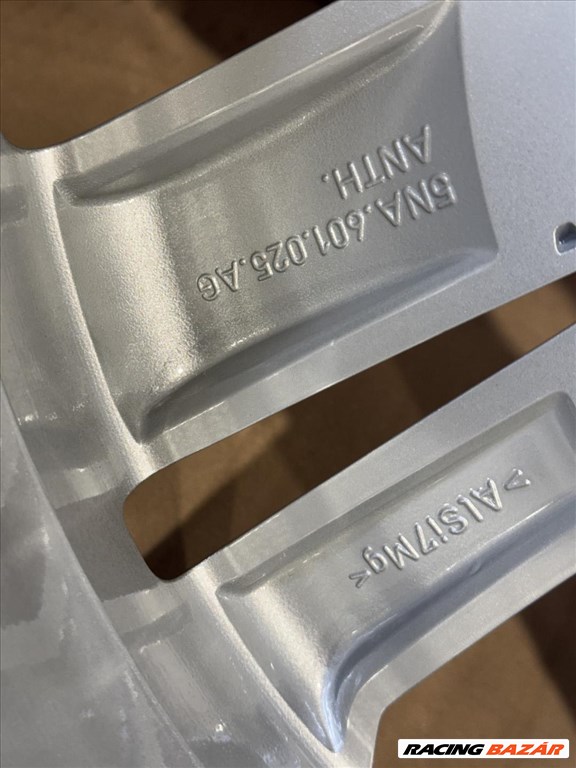 R19 Original volkswagen 8.5J ET38 - 5NN 601 025T 5NN601025T 2db felni 4. kép