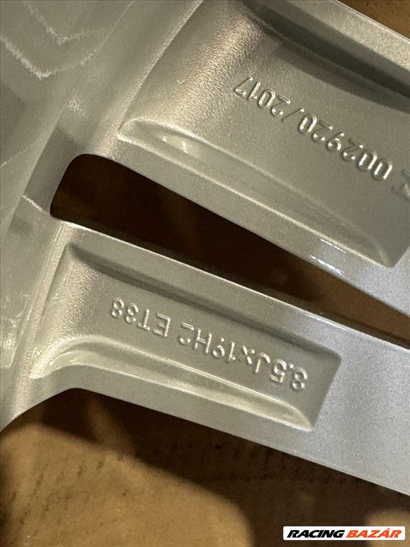 R19 Original volkswagen 8.5J ET38 - 5NN 601 025T 5NN601025T 2db felni 5. kép