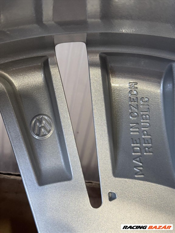 R19 Original volkswagen 8.5J ET38 - 5NN 601 025T 5NN601025T 2db felni 6. kép