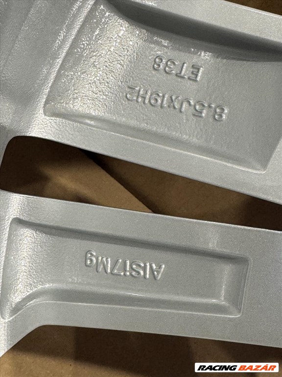 R19 Original volkswagen 8.5J ET38 - 5NN 601 025T 5NN601025T 2db felni 8. kép