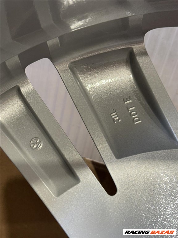 R19 Original volkswagen 8.5J ET38 - 5NN 601 025T 5NN601025T 2db felni 9. kép