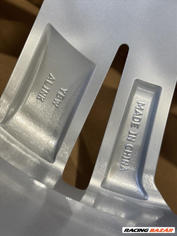 R19 Original volkswagen 8.5J ET38 - 5NN 601 025T 5NN601025T 2db felni 12. kép