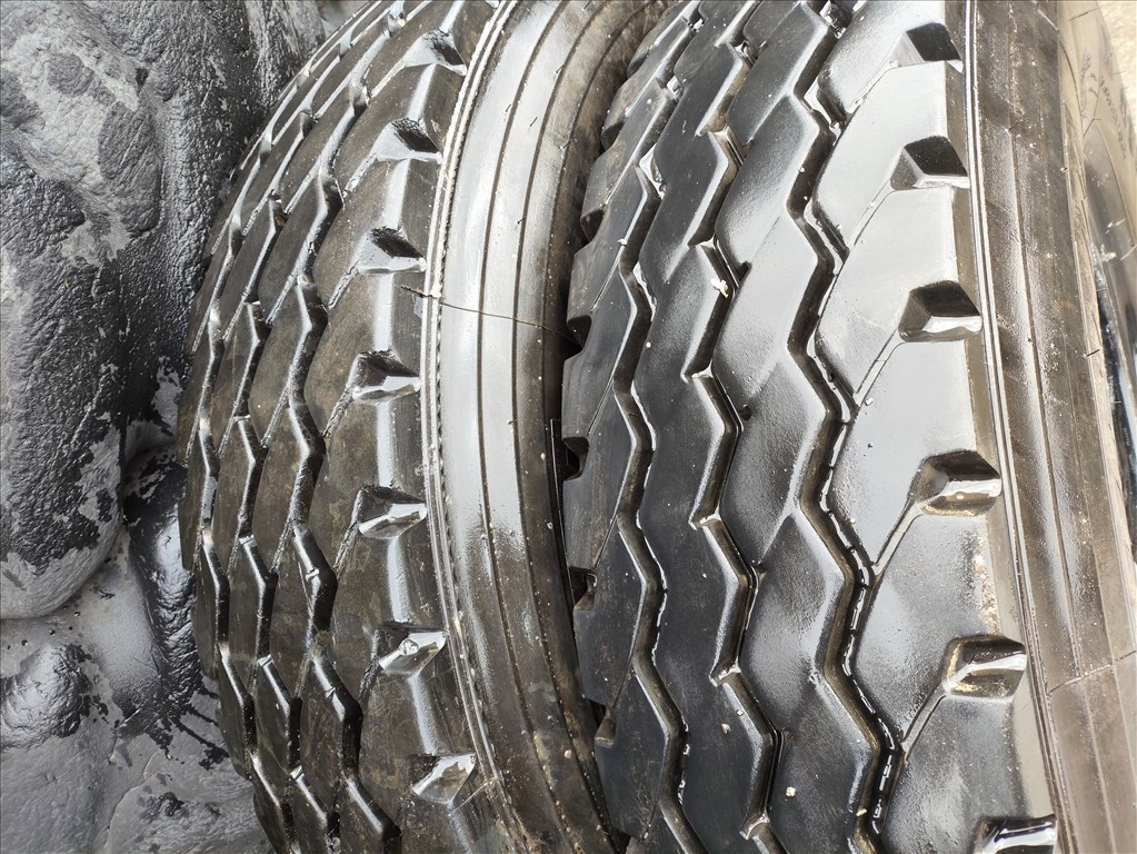 használt 325/95 R24 12.00 R24 Michelin X Works 325 95 R24 1200R24 2. kép