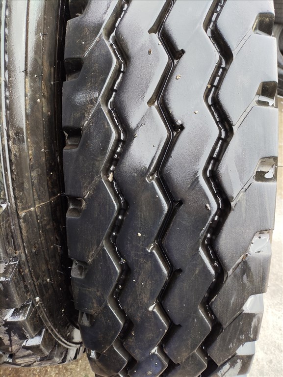 használt 325/95 R24 12.00 R24 Michelin X Works 325 95 R24 1200R24 3. kép