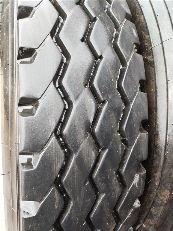 használt 325/95 R24 12.00 R24 Michelin X Works 325 95 R24 1200R24 4. kép