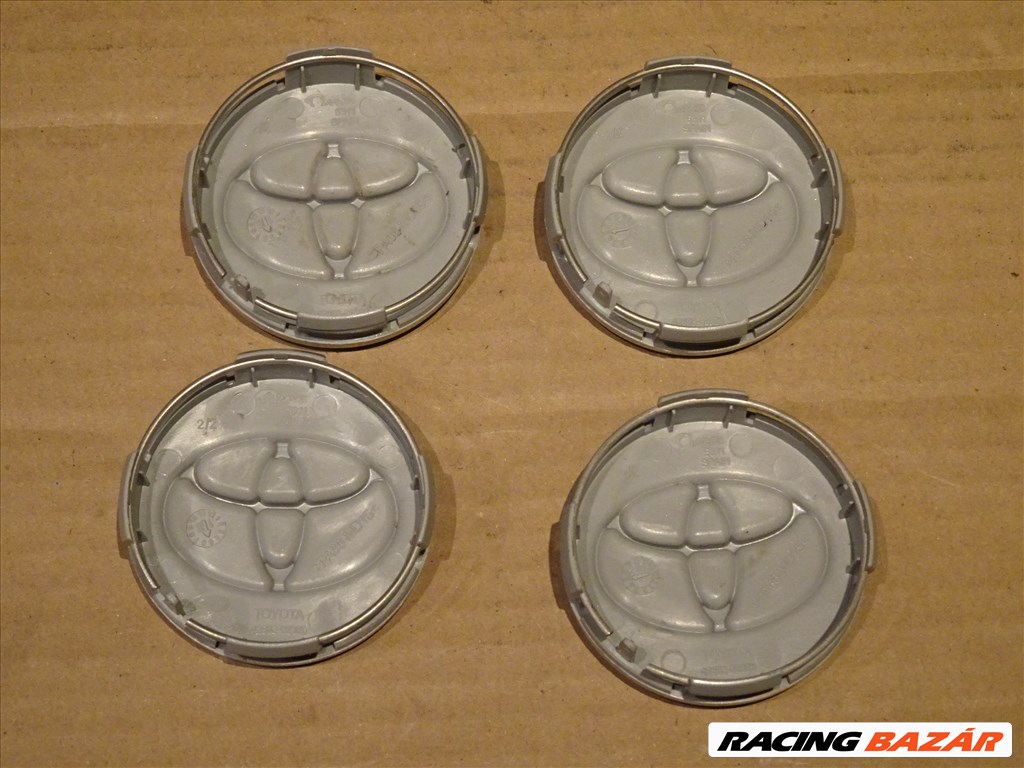 Toyota Auris Alufelni közép 16" felnikupak 4db ÚJ 4260302300 2. kép