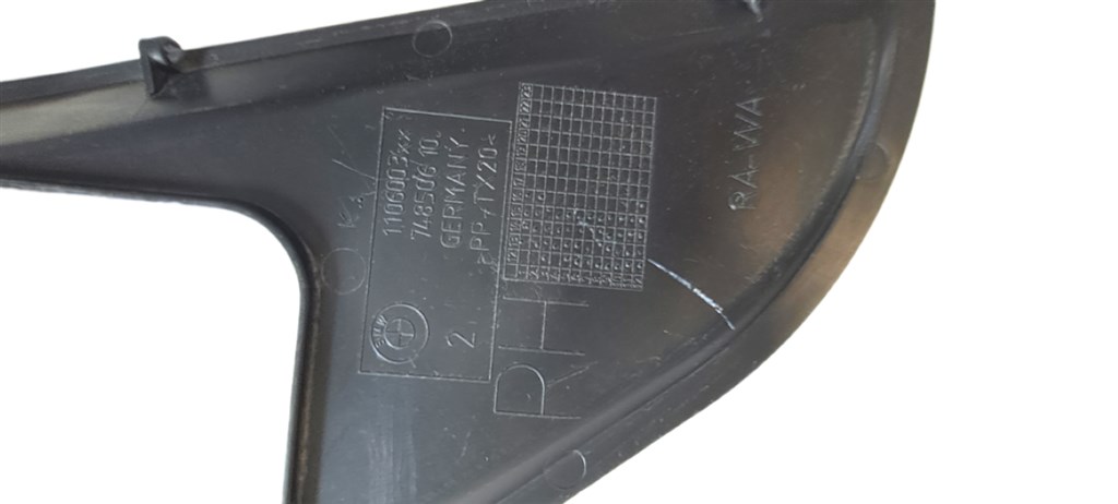 BMW  5 F10, F11 gyári  jobb első motortérben védőburkolat 1106003xx74856 4. kép