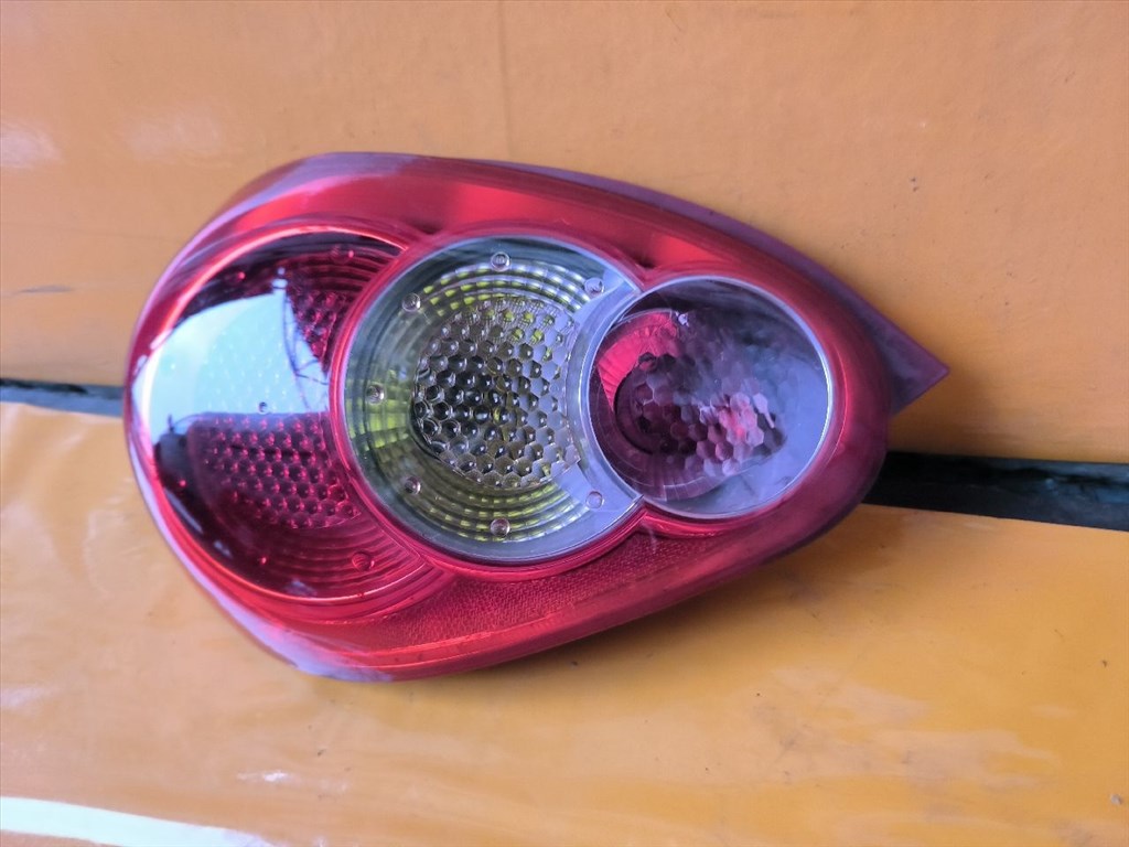 Toyota Aygo (AB10/AB20/AB30) Bal hátsó lámpa 1. kép