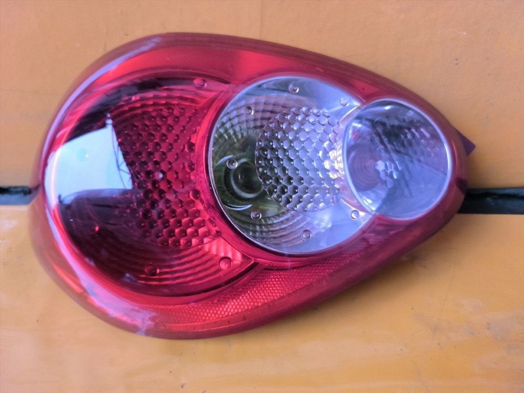 Toyota Aygo (AB10/AB20/AB30) Bal hátsó lámpa 2. kép