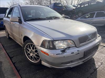 Volvo V40 2.0i bontott alkatrészei