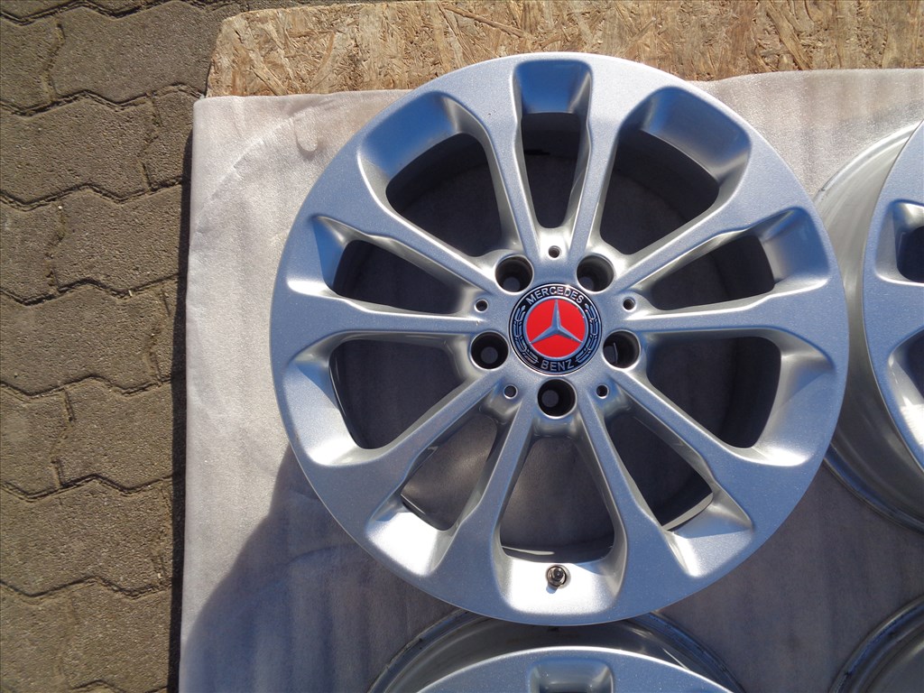 Mercedes Gyári alufelni 17-es, szenzorral szép állapotban eladó. 2. kép