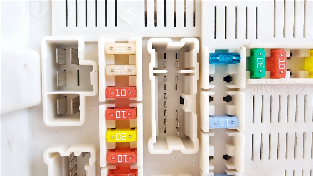 508447 Renault Megane 2, Biztosíték Tábla, 8200481866J, Külső. 6. kép