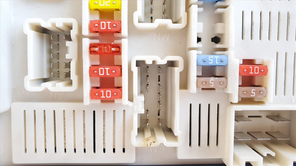 508447 Renault Megane 2, Biztosíték Tábla, 8200481866J, Külső. 8. kép