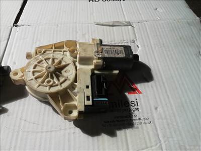 Renault Laguna III Bal hátsó Ablakemelő motor 827300001r