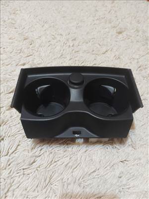 BMW 5-ös sorozat G30, G31 italtartó, pohártartó, szivargyújtó aljzat  6801508