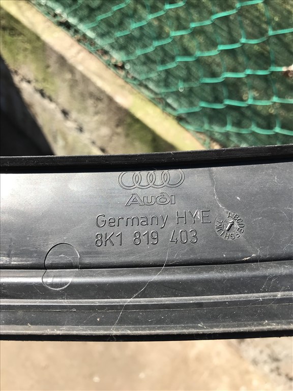 Audi A4 (B8 - 8K) levélrács  8k1819403 2. kép