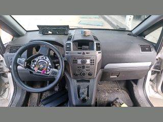 Opel Zafira B Biztosítéktábla Utastér *120300*