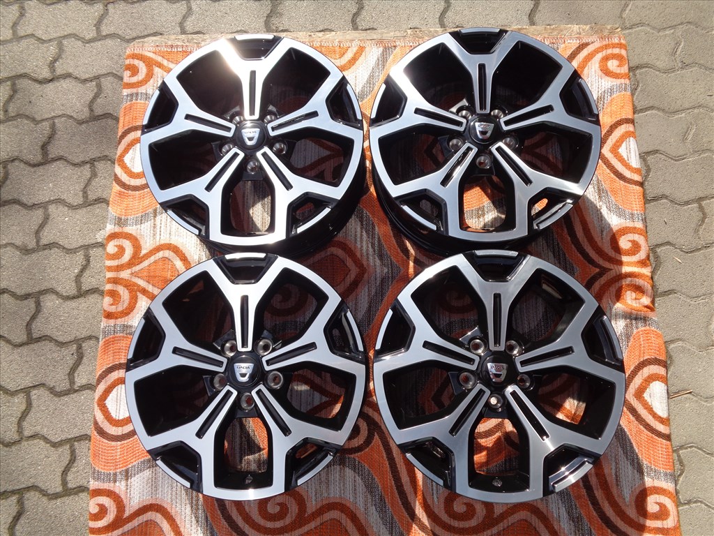 Új Dacia Duster alufelni 17-es, 5×114.3-as osztó, fekete-polir eladó. 1. kép