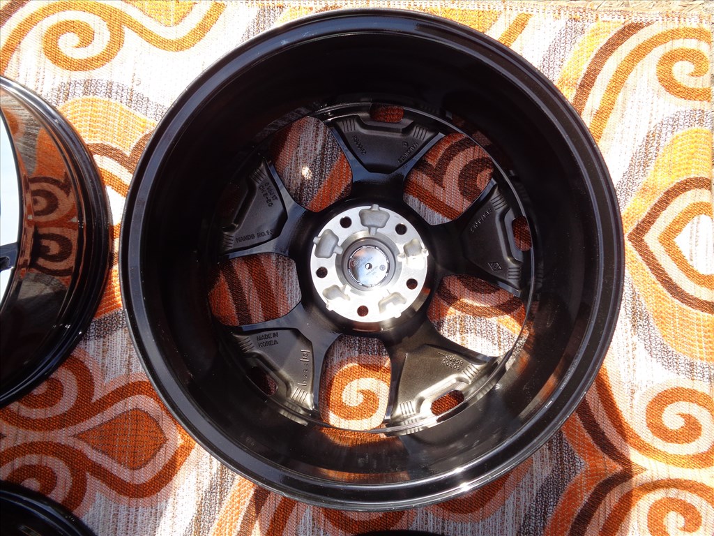 Új Dacia Duster alufelni 17-es, 5×114.3-as osztó, fekete-polir eladó. 4. kép