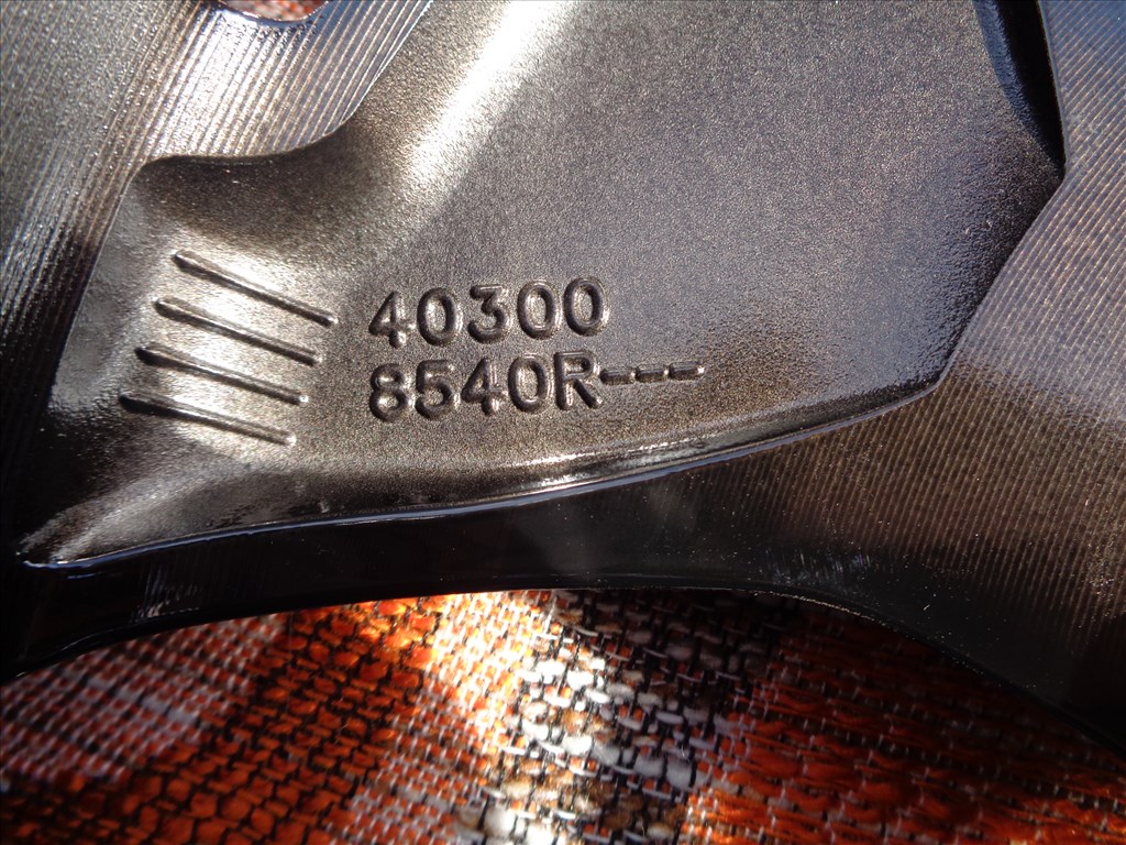 Új Dacia Duster alufelni 17-es, 5×114.3-as osztó, fekete-polir eladó. 6. kép