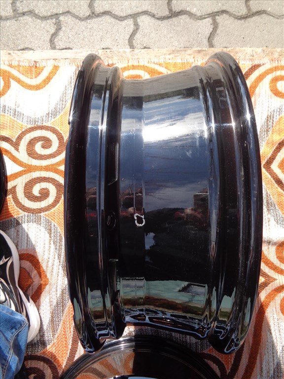 Új Dacia Duster alufelni 17-es, 5×114.3-as osztó, fekete-polir eladó. 8. kép