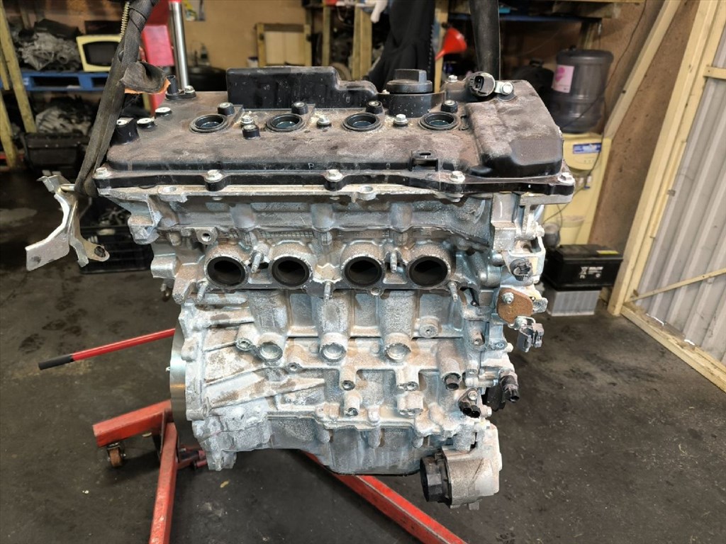 TOYOTA COROLLA Motor (Fűzött blokk hengerfejjel) motorkód: 2ZR FXE 1. kép