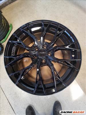  5x112 lyukosztású 8JJ 18" új Arceo alufelni