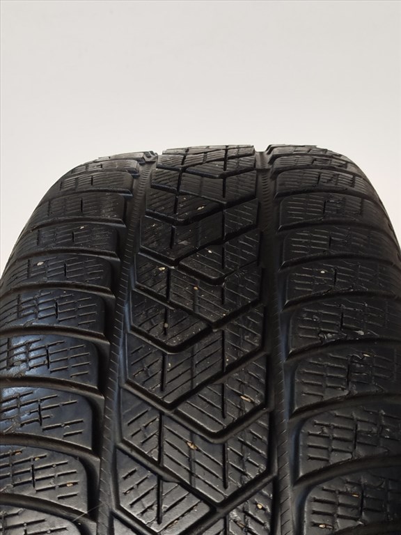 Pirelli Scorpion Winter 235/55 R18  1. kép